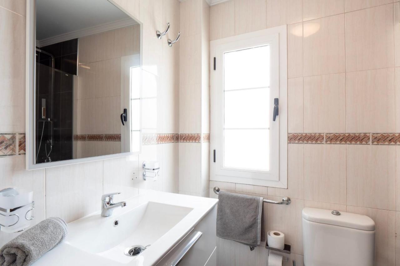 Comfortable And Modern Apartment Next To The Avenida Central In Tias Bagian luar foto